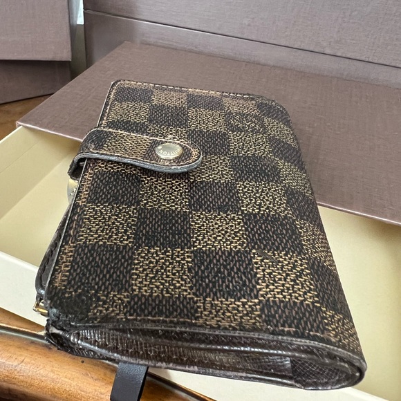 Louis Vuitton damier ebene wallet - Picture 11 of 15